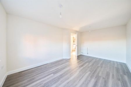 4 bedroom detached house to rent - Photo 3