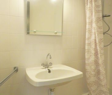 T2+PARK, Nîmes-Capouchiné, 540€ H.C - Photo 6