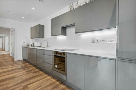 Bridges Court Road, SW11, London - Photo 2