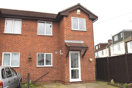 2 bedroom semi-detached house to rent - Photo 4