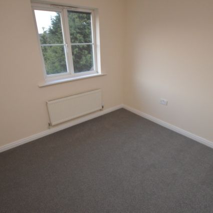 3 Bedroom Semi-Detached House - Photo 1