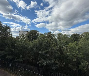 3 bedroom flat to rent - Photo 1