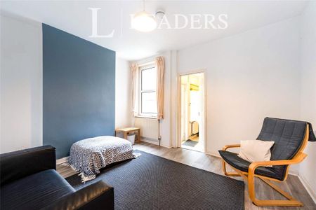 4 bedroom terraced house to rent - Photo 2