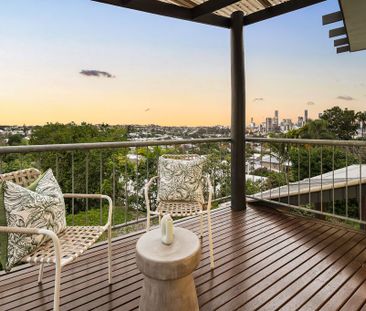 Elevated Home with Spectacular Views in Prime Auchenflower Location. - Photo 4