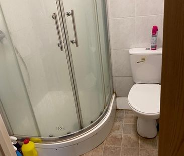 Studio Flat, Percy Road, N12 - Photo 2