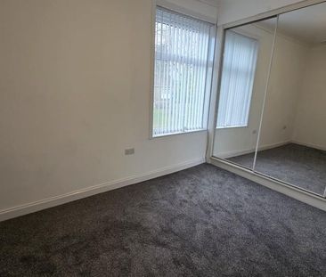 3 bedroom end of terrace house to rent - Photo 4