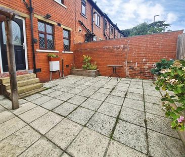 2 bedroom end of terrace house to rent - Photo 5