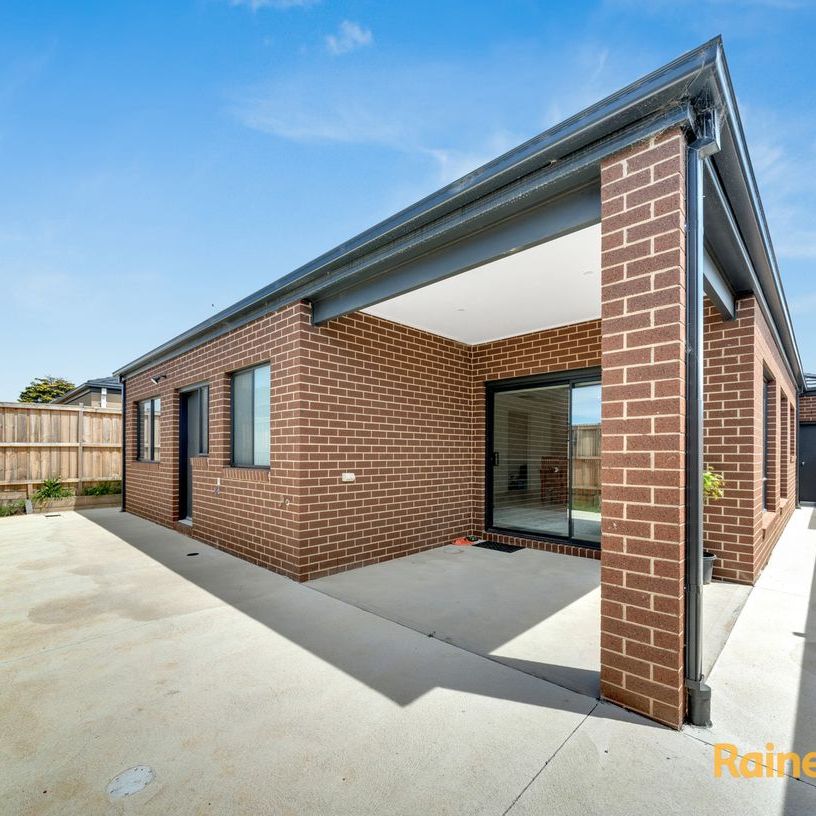 42 Shell Close, Clyde North, VIC 3978 - Photo 1