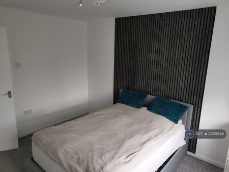 2 bedroom end of terrace house to rent - Photo 3