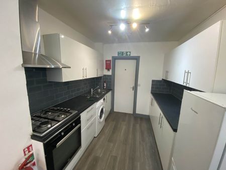 Price £840 pcm - Available Now - Furnished - Photo 5