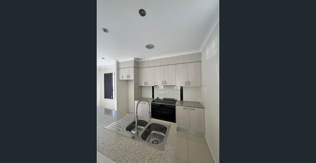 4 Bedroom, 3 Bathroom, 2 Carpark Family Home in a Quiet Convenient Location in Inala - Photo 1