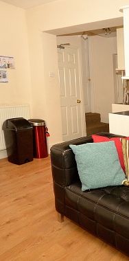 Huge Six Bedroom House - Photo 1