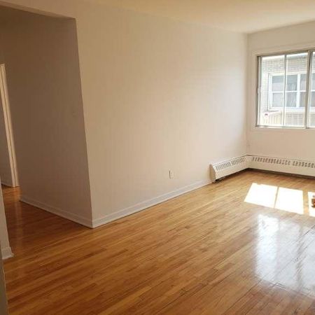 5 1/2 Rénove Chauffage/Eau Chaud/Entrée Laveuse/Sécheuse - Photo 3