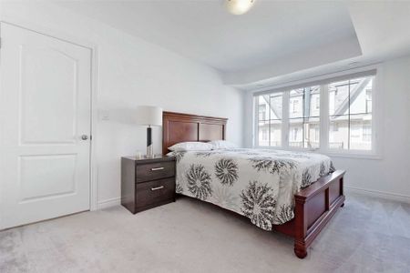 For Lease - 2-4 Eaton Park Lane Unit# 3rd Floor Masterbedroom, Toronto, Ontario - Photo 2