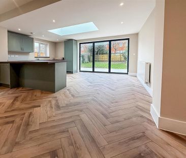 3 bedroom semi-detached house to rent - Photo 4