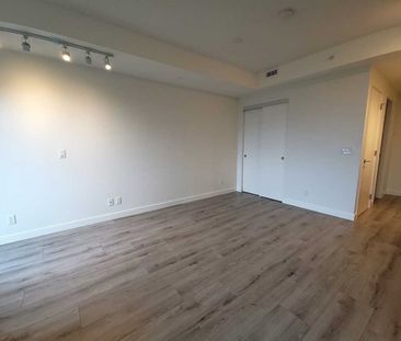 10626 City Parkway condo — Surrey, BC (0-Bedroom) - 0 Bedroom - Photo 5