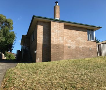 3 Bedroom Home - 6 month lease - Photo 2