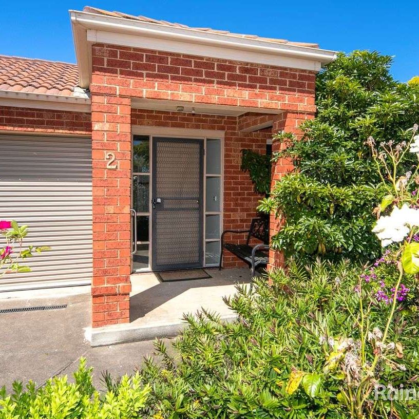 Fantastic Home In The Ashfield Estate! - Photo 1