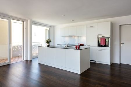 Can you resist this apartment - Photo 2