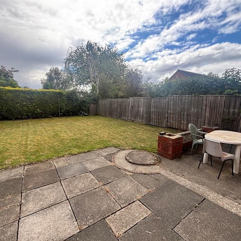 3 bedroom semi-detached house to rent - Photo 1
