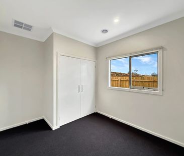 🏡 Brand New 4-Bedroom House in Eynesbury - Photo 2