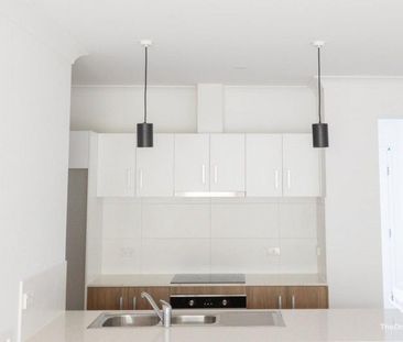 New Townhomes Air Conditioned Throughout - Photo 1