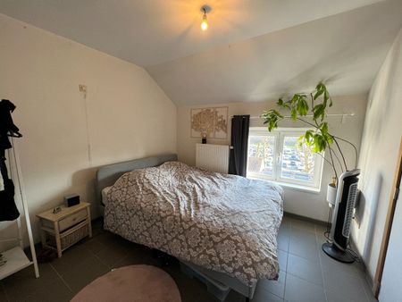 GERENOVEERD DAKAPPARTEMENT MET TERRASJE IN CENTRUM IEPER - Photo 2