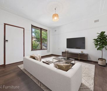Charming Single Level Red Brick Home - Photo 1