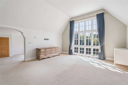Stunning detached home which has been finished to a high standard with spacious bright rooms throughout including a cinema room. - Photo 4