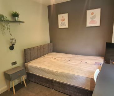 4 Bed - 404b Burley Road, Burley, Leeds - LS4 2SN - Student - Photo 1
