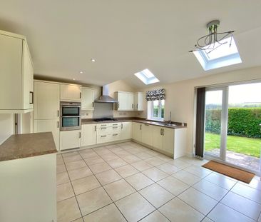 5 bedroom Five Bedroom Detached House to rent - Photo 4