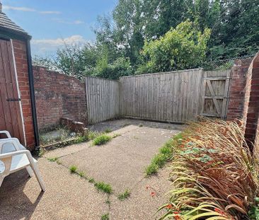 4 bedroom terraced house to rent - Photo 4