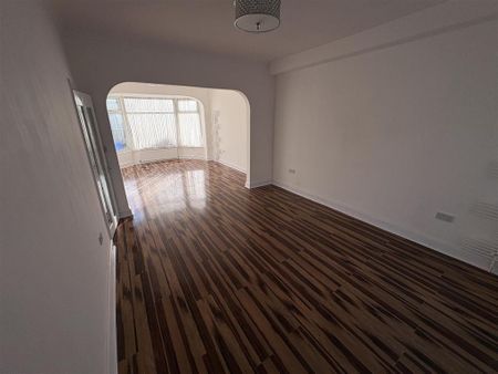 3 bedroom semi-detached house to rent - Photo 2