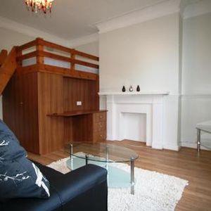 Flat 3, 207 HYDE PARK ROAD Leeds - LS6 1AH - Photo 2