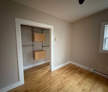 Renovated charming 1 bed 1 bath flat in Downtown Dartmouth - Photo 3