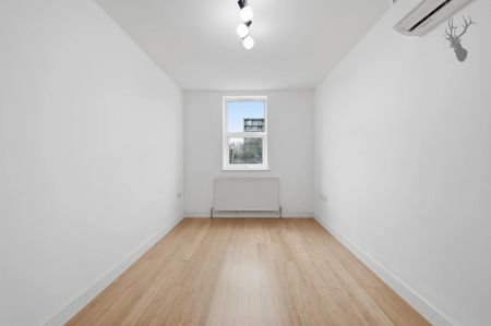 1 Bedroom Flat - Second Floor - Photo 5
