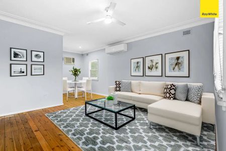 “NEAT & TIDY 3 BEDROOM HOME!” - Photo 2