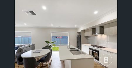 Spacious Modern Home with Two Living Areas - Photo 3