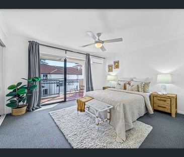 BEACHSIDE FURNISHED TOWNHOUSE APARTMENT - Photo 6