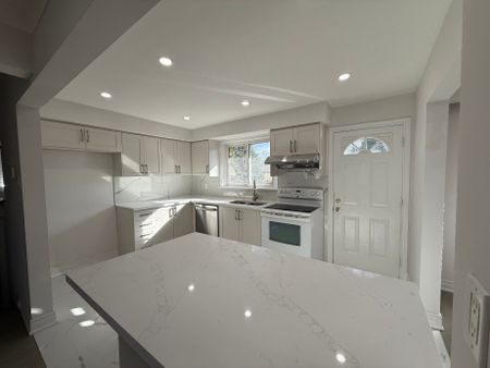 For Lease - 5 Silverview Drive Unit# Main and Upper, Toronto, Ontario - Photo 4