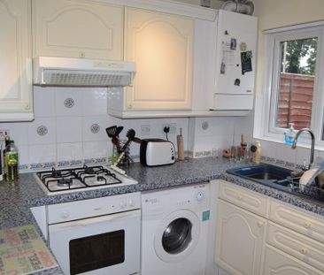 2 bedroom semi-detached house to rent - Photo 5