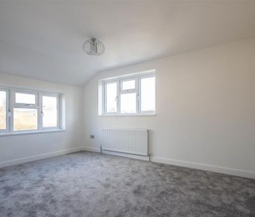 4 bedroom detached house to rent - Photo 4