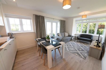 2 bedroom flat to rent - Photo 2