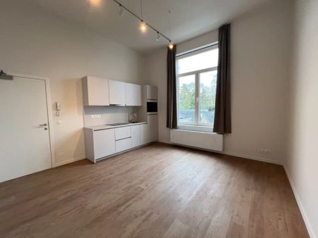 Volledig gerenoveerde studio op uitstekende locatie te huur - Photo 4