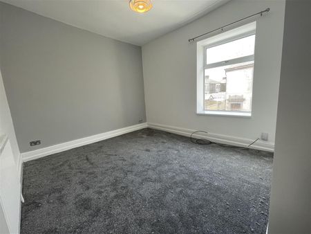 2 bed house to rent in Heywood Street, Blackburn, BB6 - Photo 3
