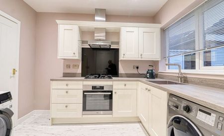 The Dales, Scunthorpe - Photo 5