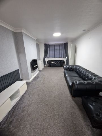 4 Bed Semi-Detached House, Seddon Avenue, M18 - Photo 2