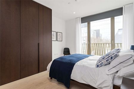 Luxurious two bedroom flat in the highly regarded Barts Square. - Photo 5