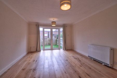 2 bedroom mid terraced house to rent - Photo 5