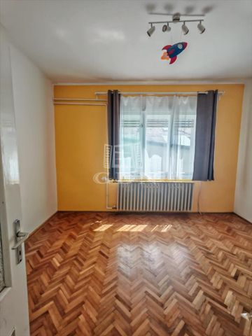 Kiadó átlagos állapotú ház - Budapest XVI. kerület - Fotó 4